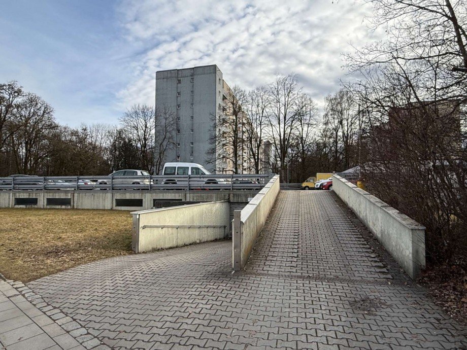 Auffahrt Parkdeck Etagenwohnung M�nchen