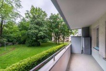 Balkon Vermietete 4-Zimmer-Wohnung mit Tiefgaragen-Stellplatz direkt am Forstenrieder Park