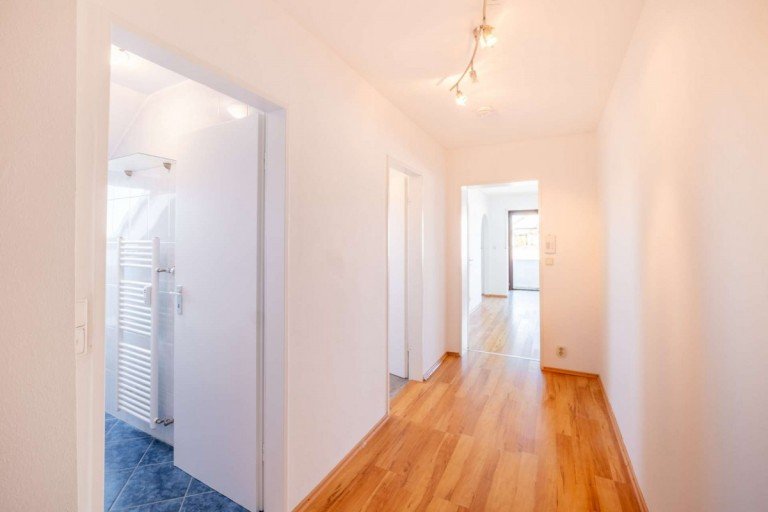Willkommen! Olching Dachgeschosswohnung ***VERKAUFT***Bezugsfertige 2-Zimmer-Dachgeschosswohnung mit gro�em Balkon und Einzelgarage